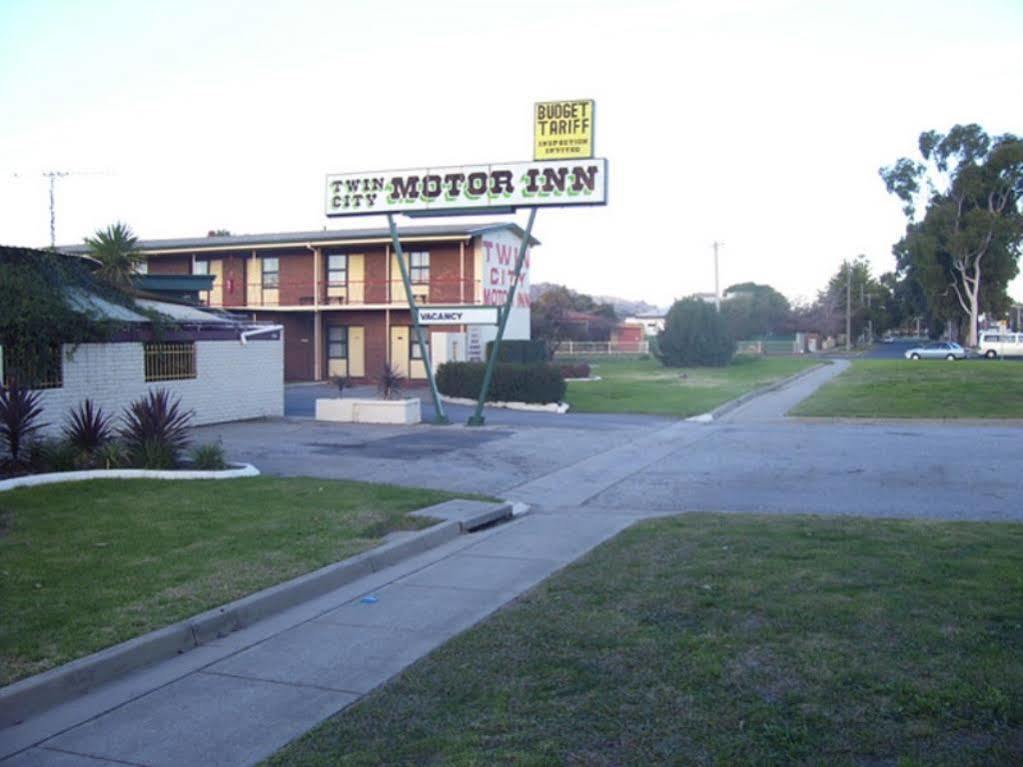 Twin City Motor Inn Водонга Екстер'єр фото