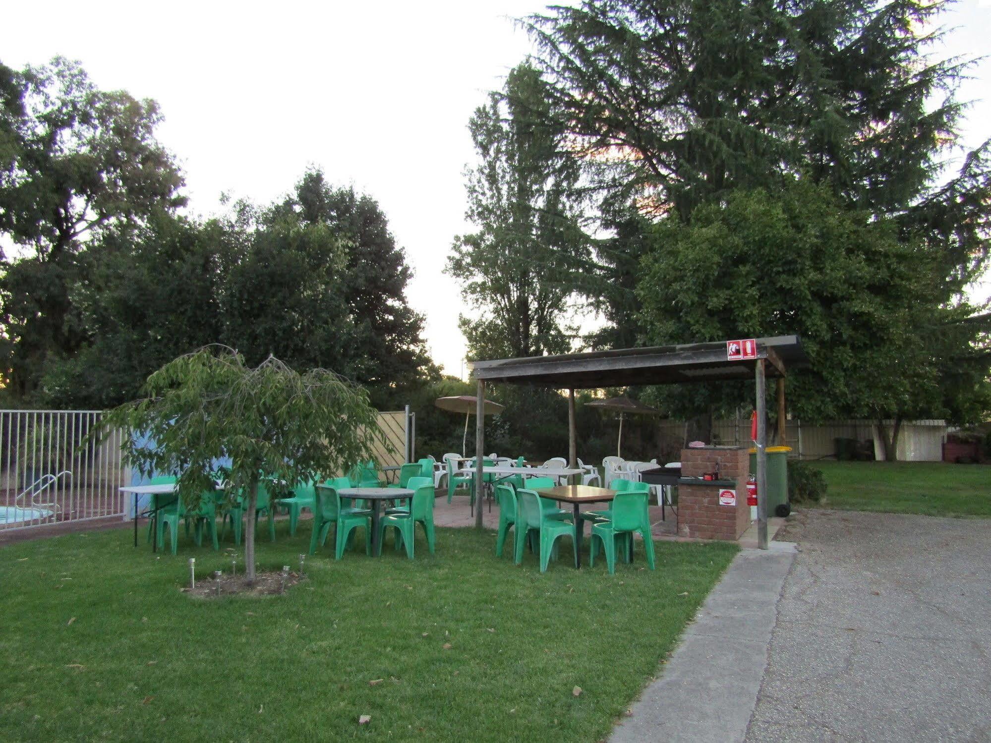 Twin City Motor Inn Водонга Екстер'єр фото